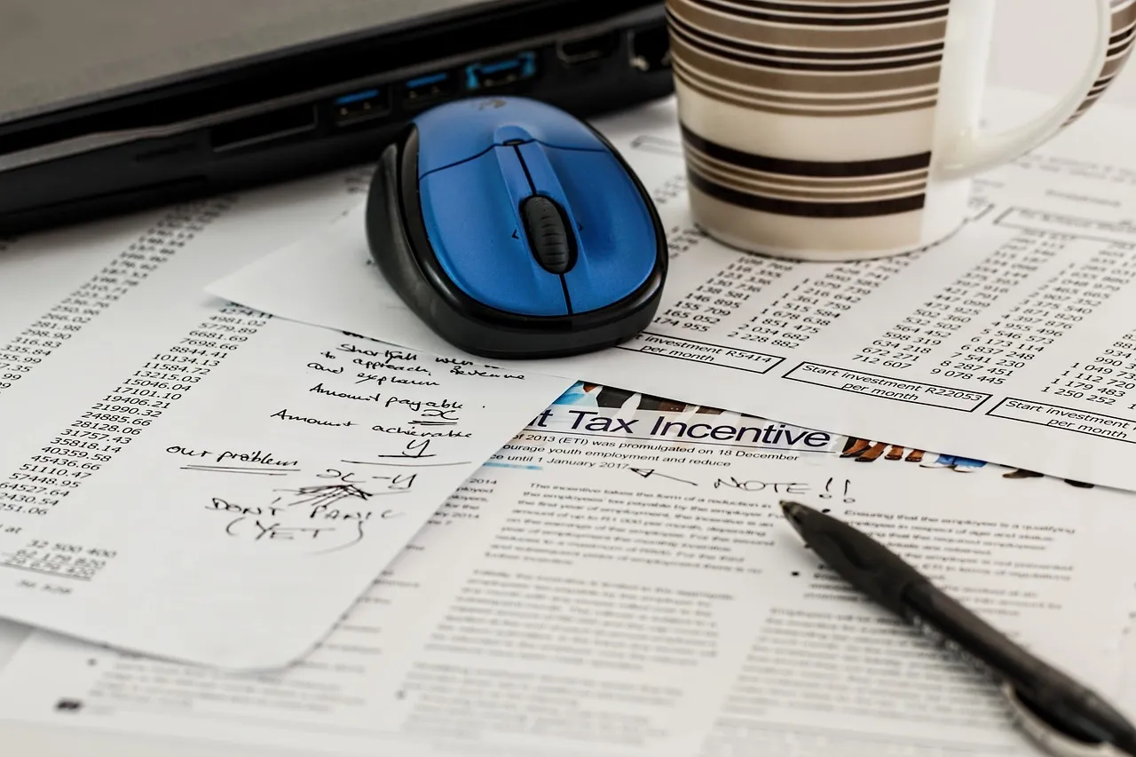 Freelancing while employed: how to run a side business legally in the EU (2026)