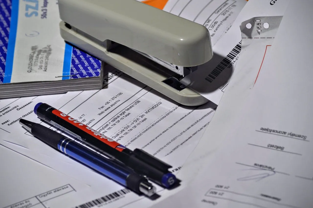 Reverse charge VAT explained for EU freelancers (2026): when you don't add VAT