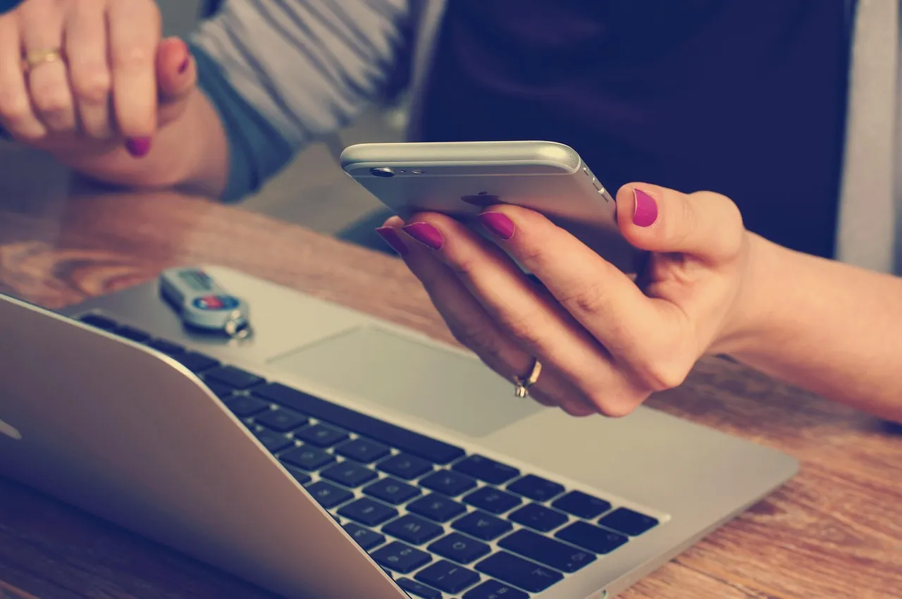 Notion for solopreneurs (2026): a simple system that runs your whole business